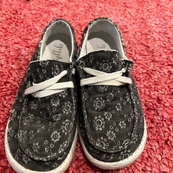 Gently worn Gypsy Jazz shoes - Picture 2 of 3